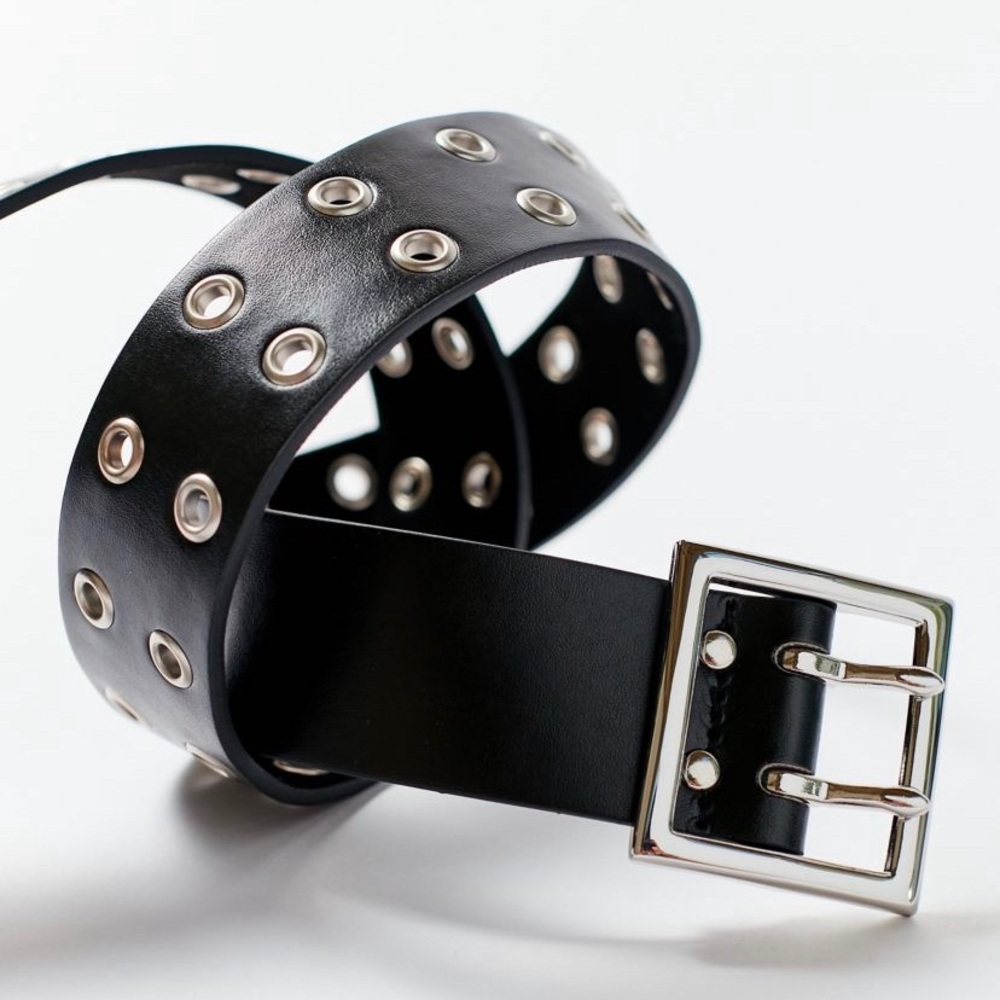 Urban outfitter, black two holed belt! Size medium